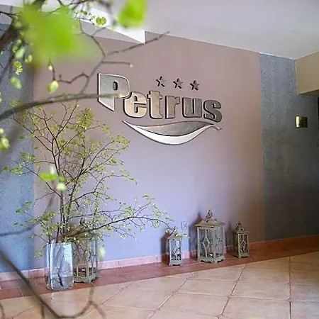 Petrus 3*